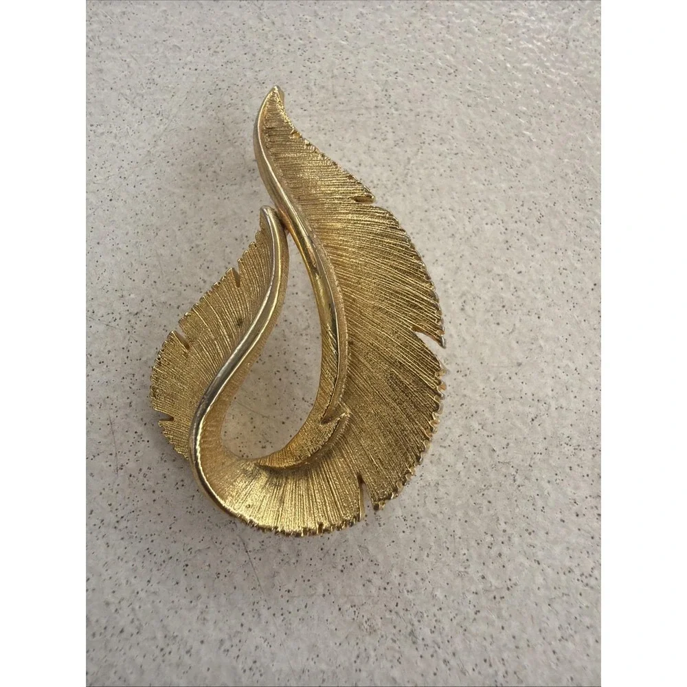 Gold Tone Sara Coventry Vintage Brooch